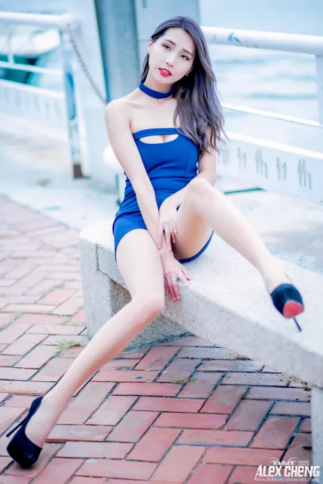 [爱美足] NO.023 長腿美模Anita 竹萱 性感外拍 街拍