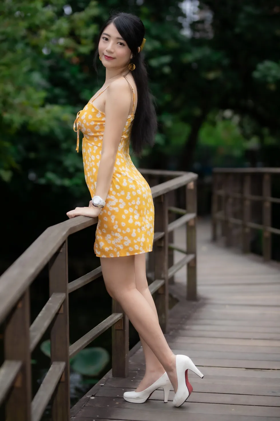 [爱美足] NO.170 湘芹 吊带连衣裙高跟美腿 街拍