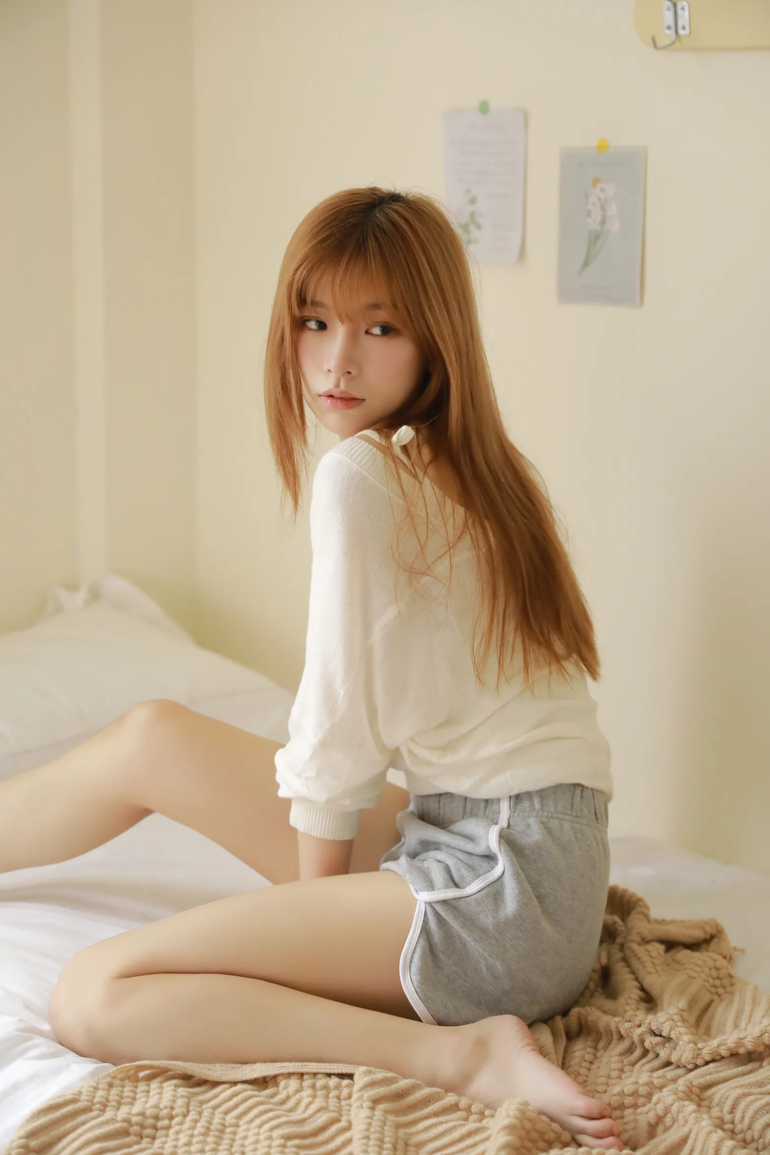 [艺图语] 2022.12.07 Vol.2618 – 居家写真 桃芊鱼#[35P]-31