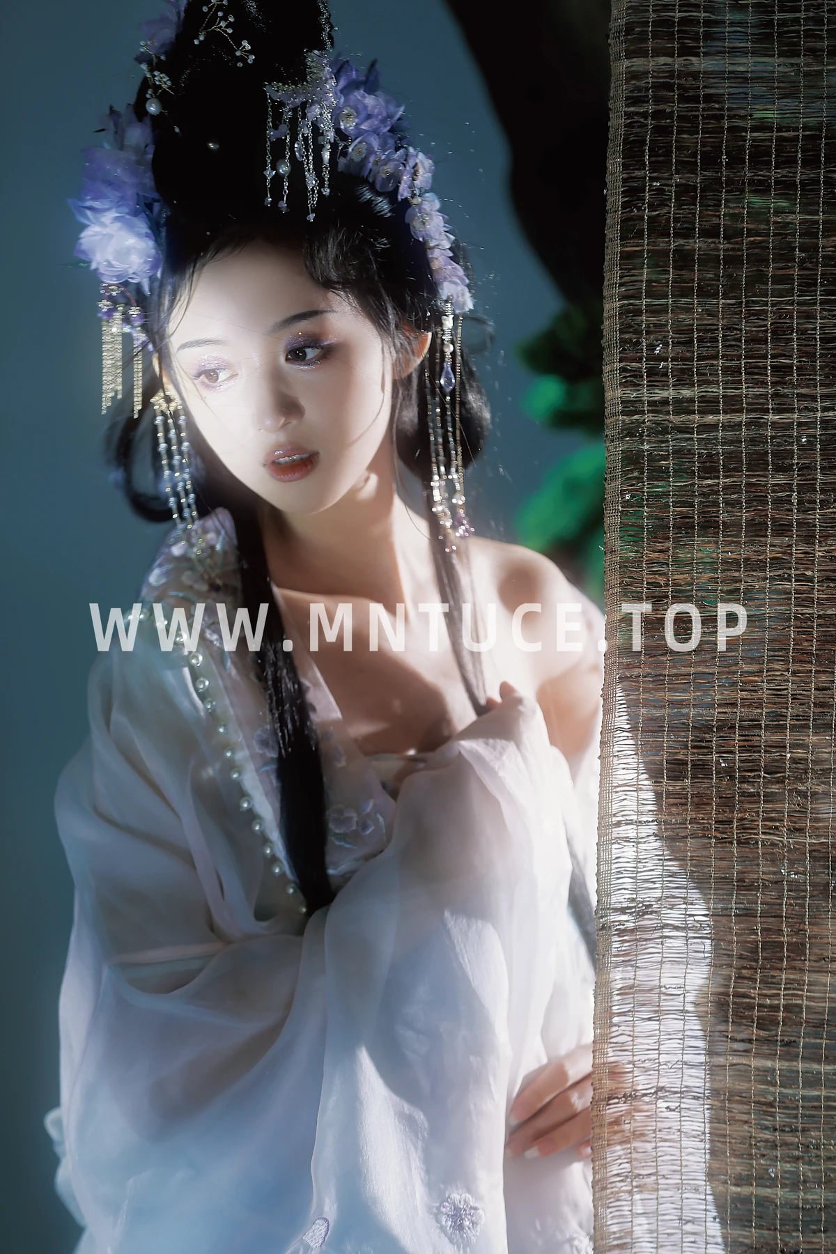 [艺图语] 2023.01.10 Vol.2882 – 那你呢，分得清我和她吗？ 一只梳子君#[29P]-21