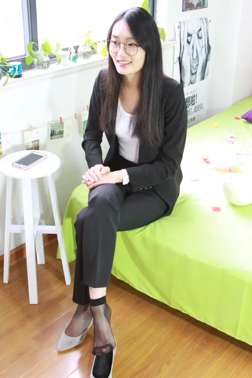 [爱美足] NO.027 马上就要踏入社会的小姐姐一身职业装清爽美丽 街拍#[90P]-7