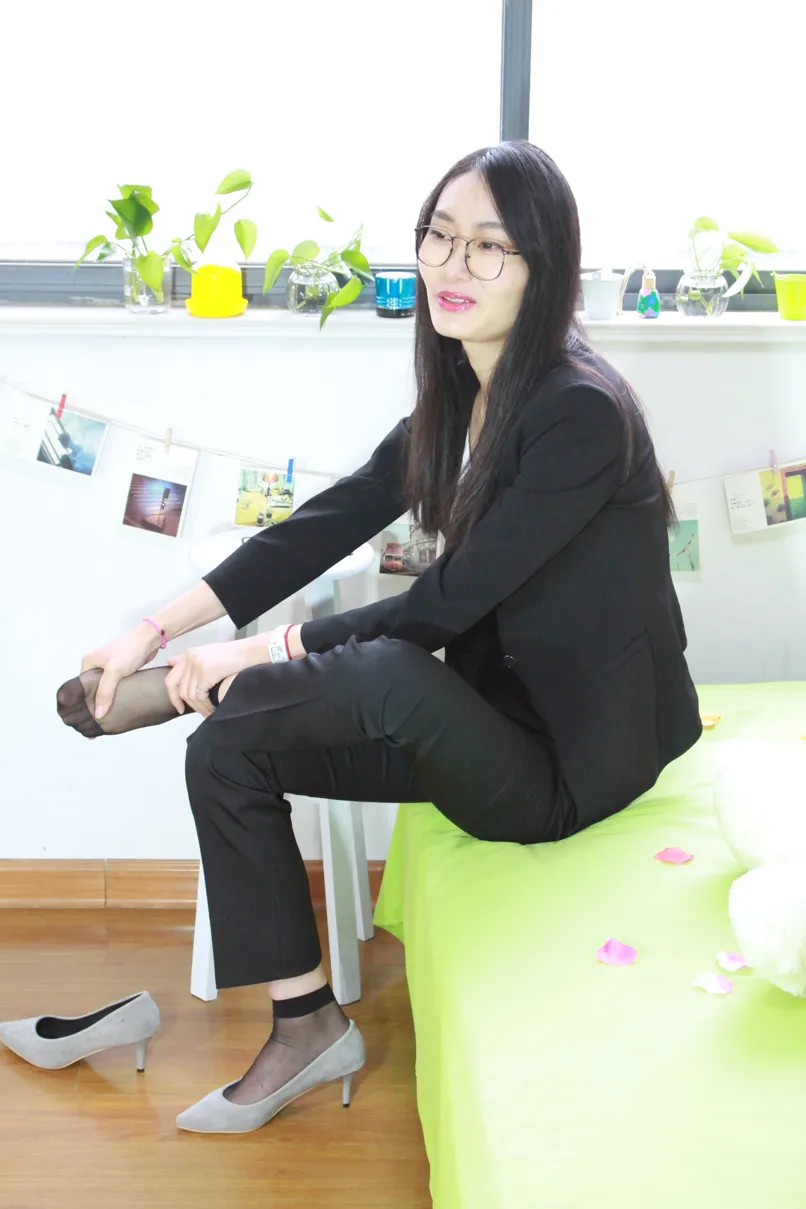 [爱美足] NO.027 马上就要踏入社会的小姐姐一身职业装清爽美丽 街拍#[90P]-5