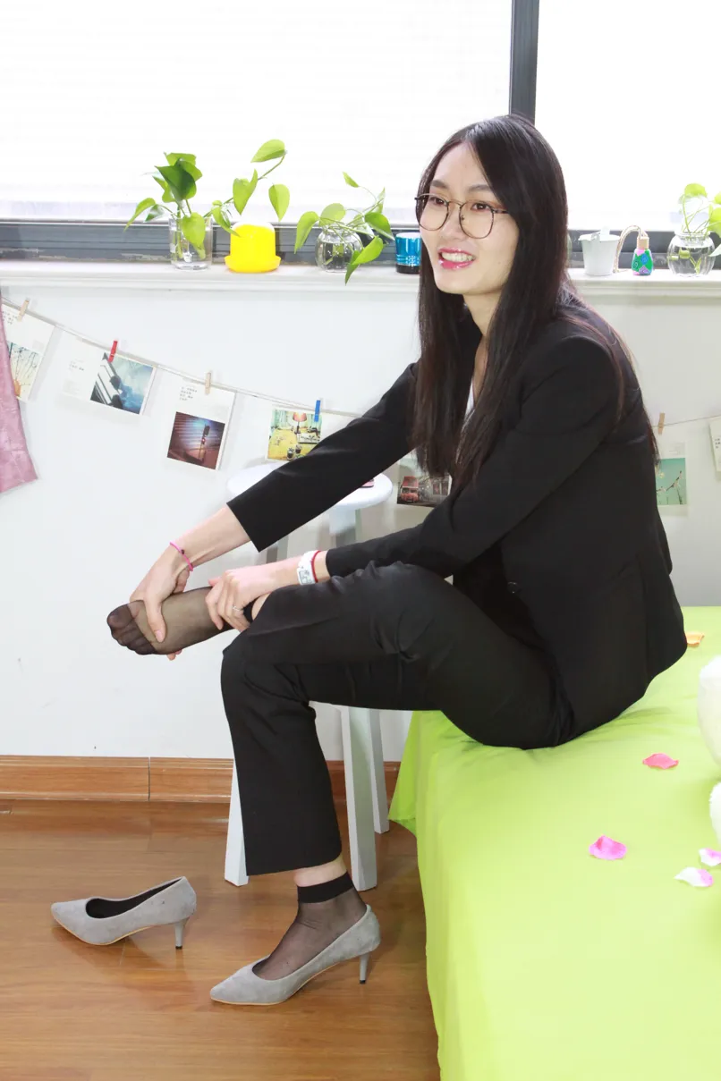 [爱美足] NO.027 马上就要踏入社会的小姐姐一身职业装清爽美丽 街拍#[90P]-6