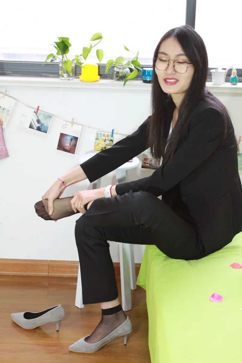 [爱美足] NO.027 马上就要踏入社会的小姐姐一身职业装清爽美丽 街拍#[90P]-7