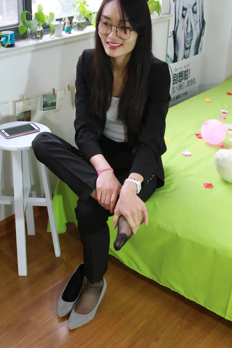 [爱美足] NO.027 马上就要踏入社会的小姐姐一身职业装清爽美丽 街拍#[90P]-9