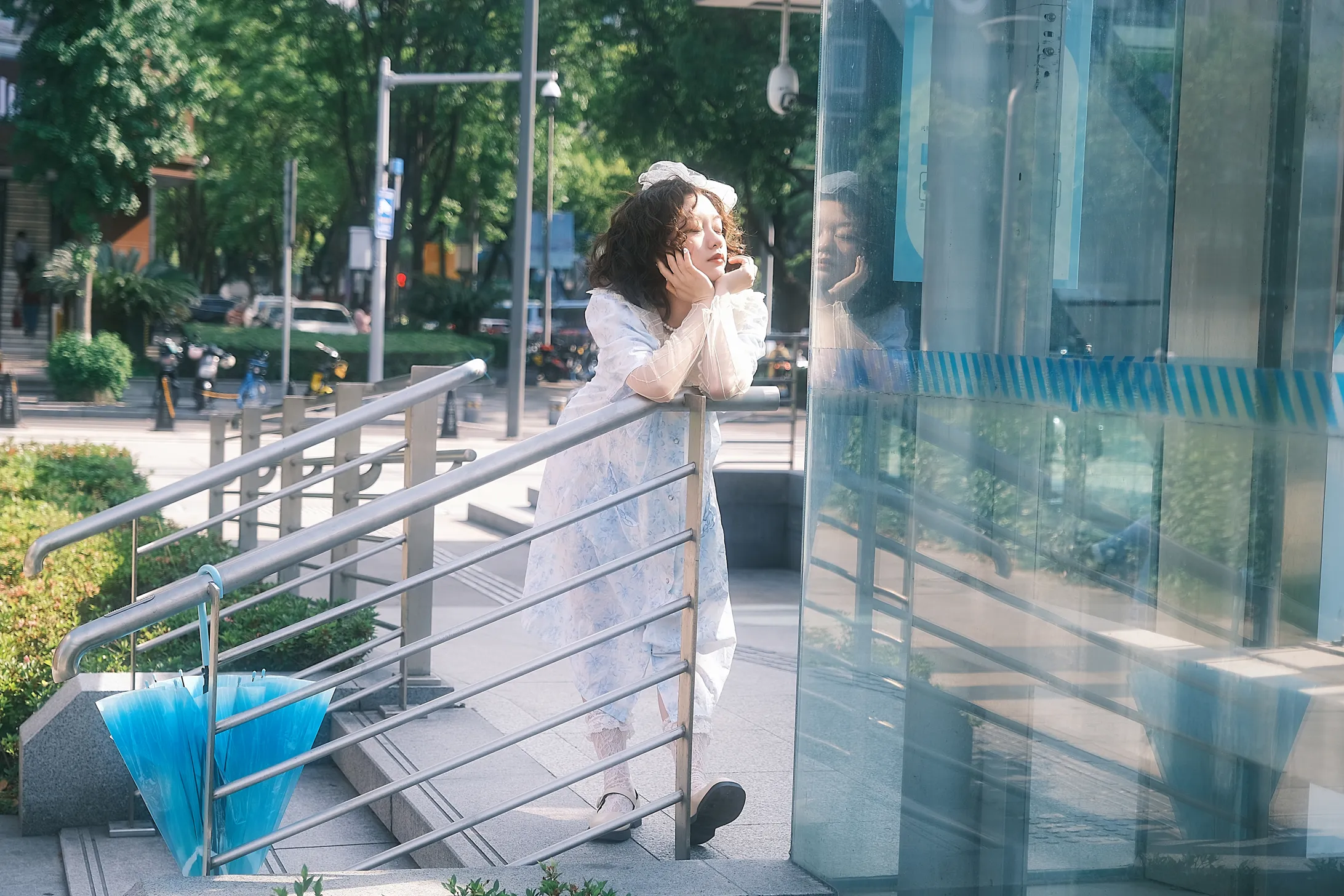 [艺图语] 2022.12.09 Vol.2633 – 爱丽丝漫游城市 馨馨#[23P]-13