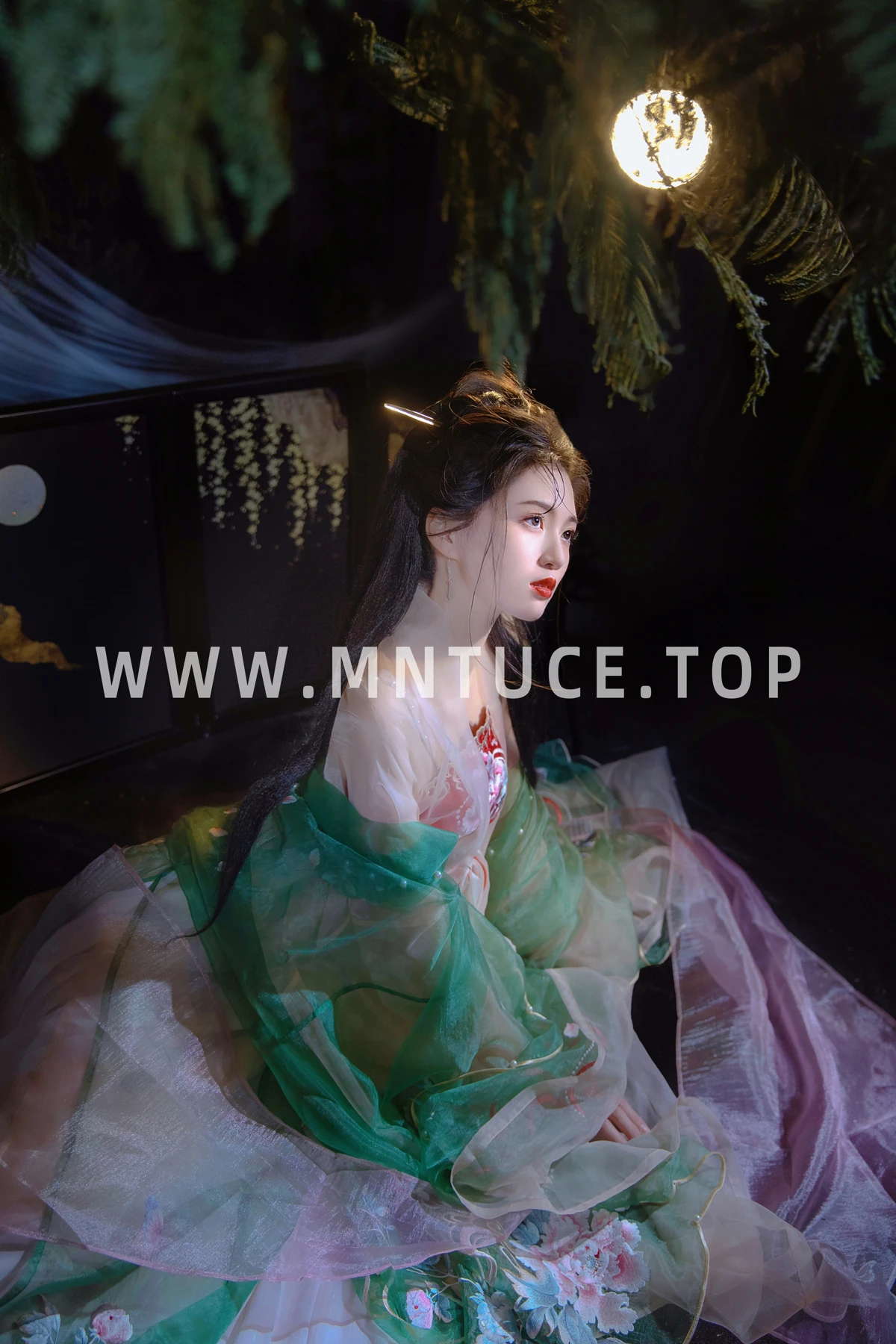 [YITUYU] 2023.03.09 Vol.3035 The garden is green Fat Qi#[31P]-10