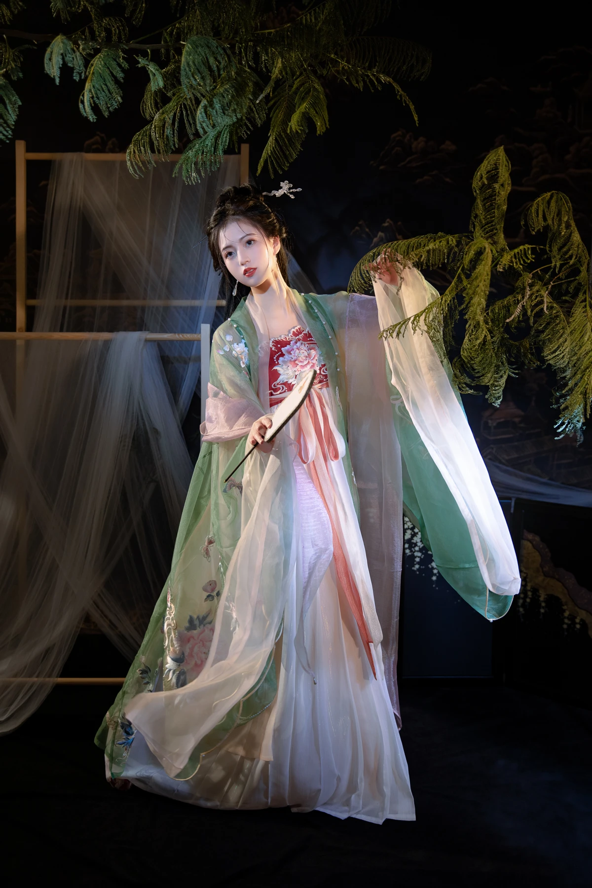 [YITUYU] 2023.03.09 Vol.3035 The garden is green Fat Qi#[31P]-3