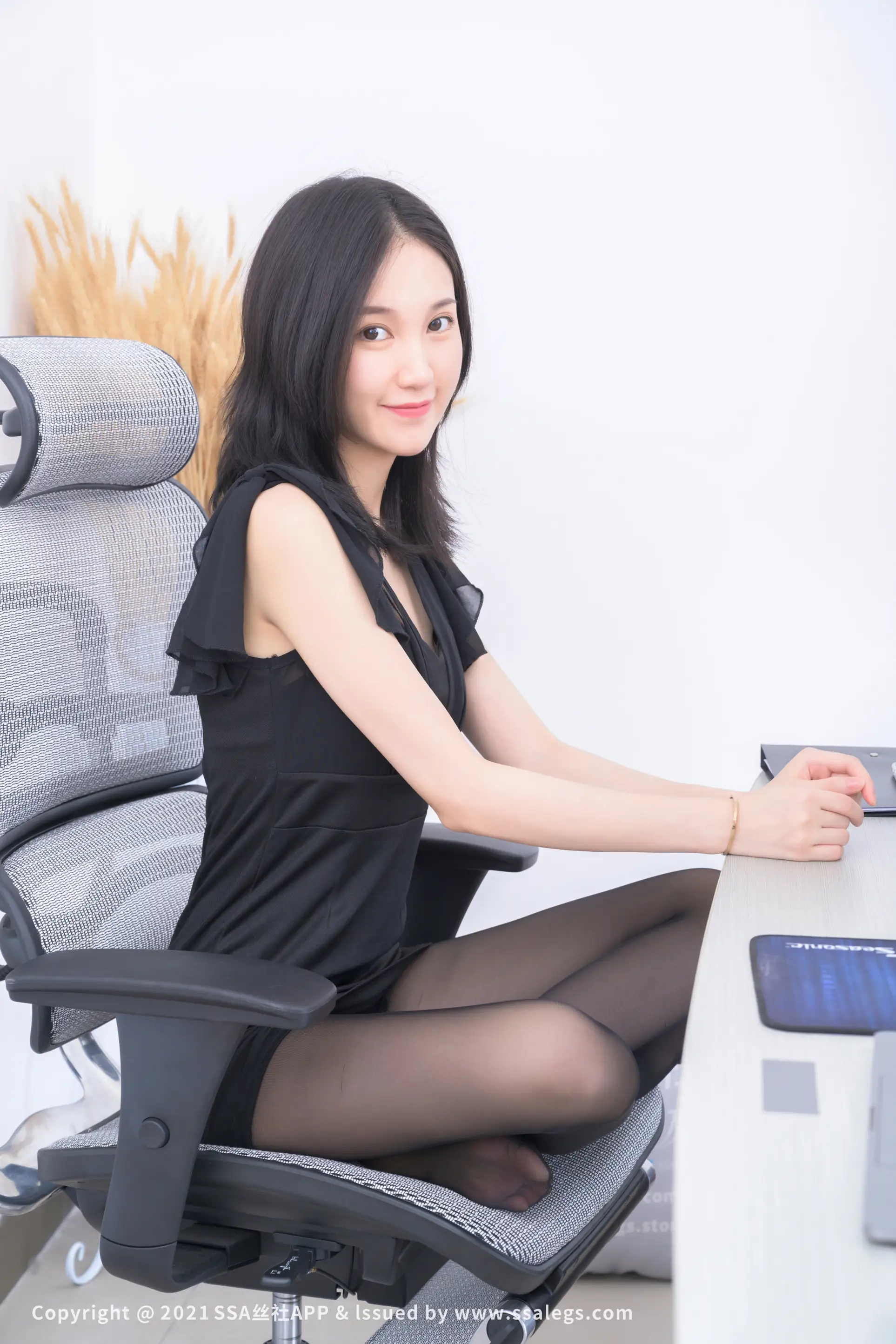 [爱美足] NO.781 模特晶晶的黑丝袜美脚(下) 丝社#[128P]-1