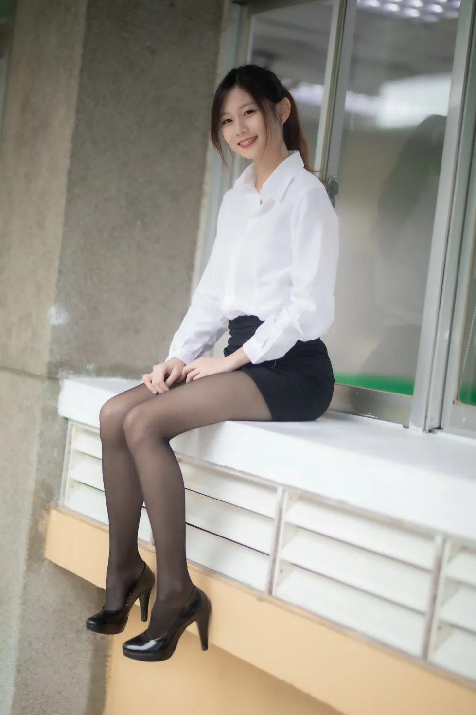 [Mzsock] NO.128 Dolly Liu OL black silk high heels beautiful legs street photography#[31P]-1