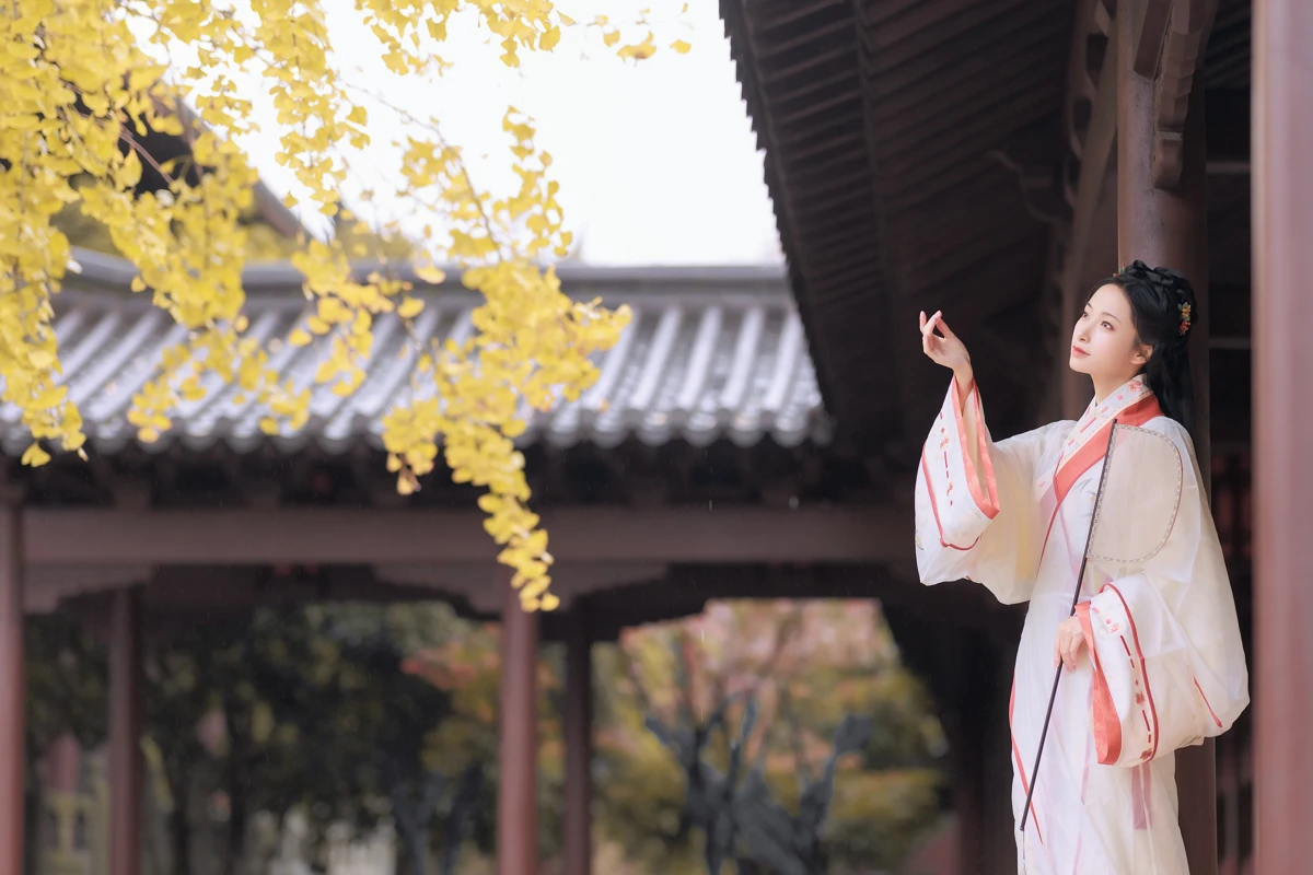 [YITUYU] 2023.01.10 Vol.2886 – Ginkgo in the Rain little demon with eyes#[24P]-5