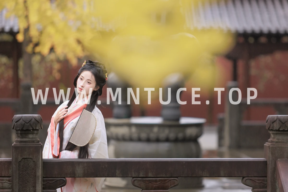[YITUYU] 2023.01.10 Vol.2886 – Ginkgo in the Rain little demon with eyes#[24P]-1