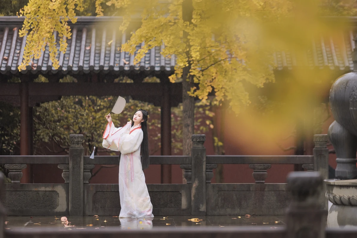 [YITUYU] 2023.01.10 Vol.2886 – Ginkgo in the Rain little demon with eyes#[24P]-4