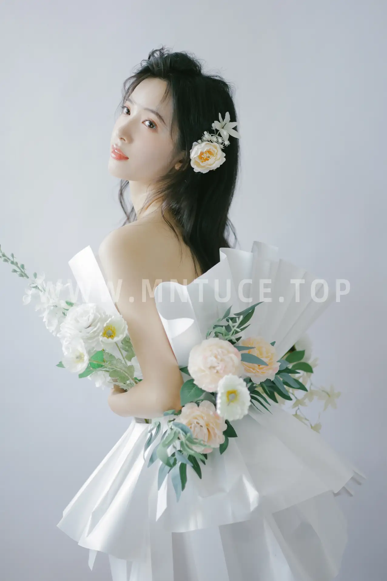[艺图语] 2022.07.26 Vol.1541 – 花束女孩 一只阿梦崽#[32P]-8