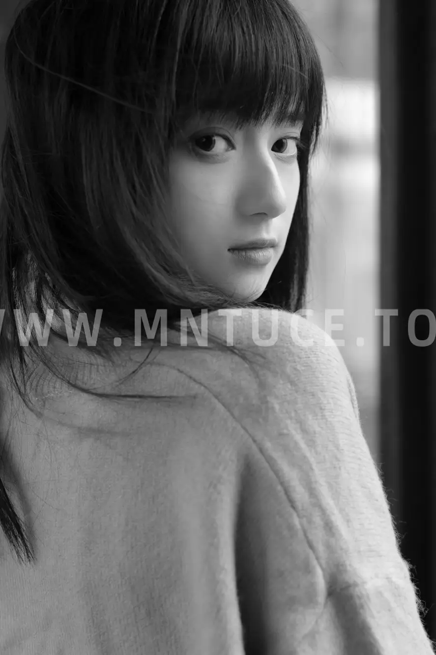 [艺图语] 2021.12.07 Vol.485 – 阴天小木屋 月半了吧#[32P]-9