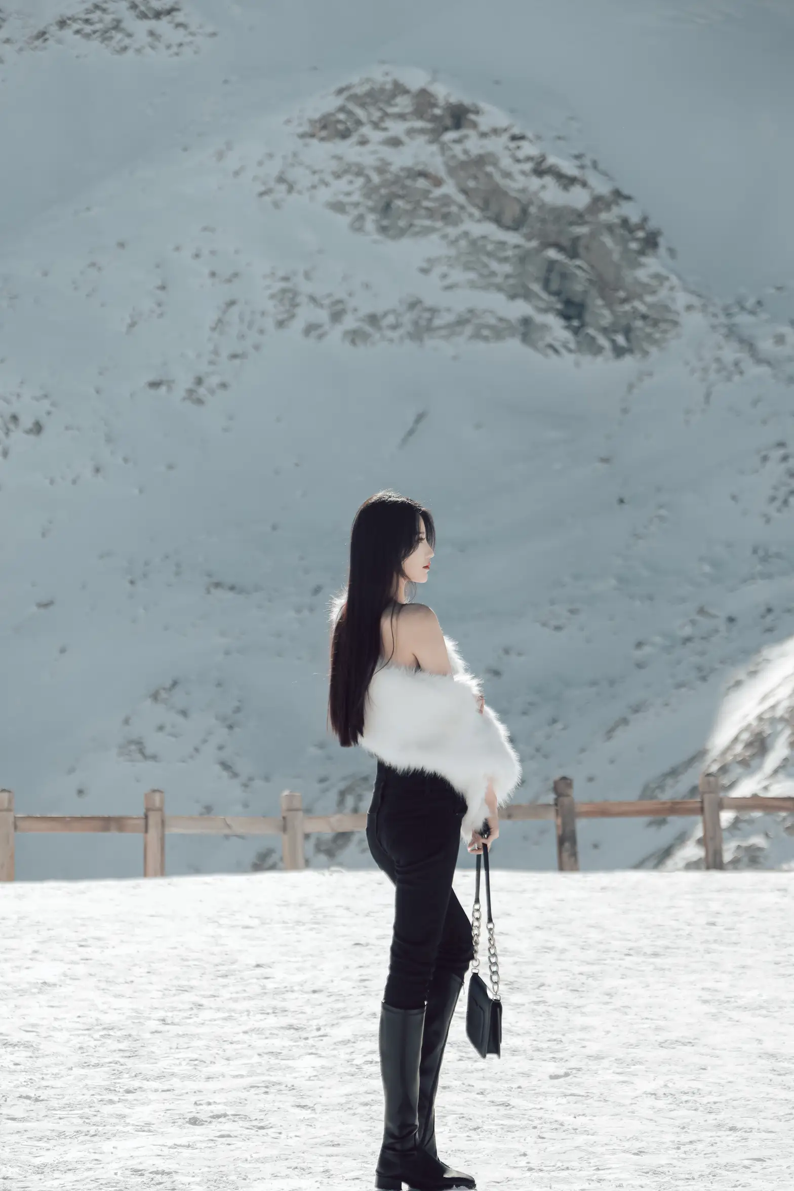 [艺图语] 2022.06.21 Vol.1243 – 冰雪之巅 婷婷#[34P]-32