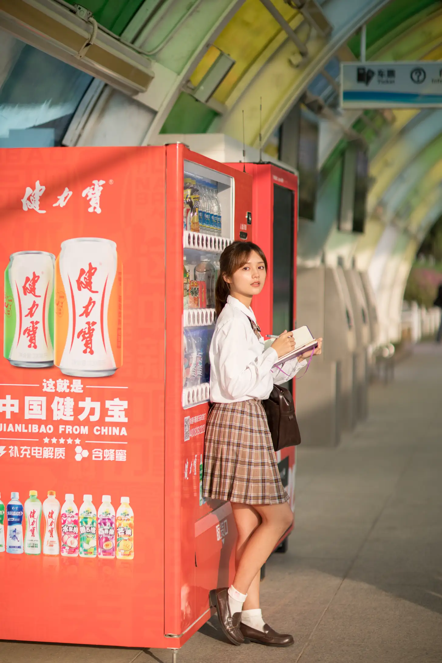 [艺图语] 2021.09.30 Vol.330 – 站台 雨文#[23P]-5