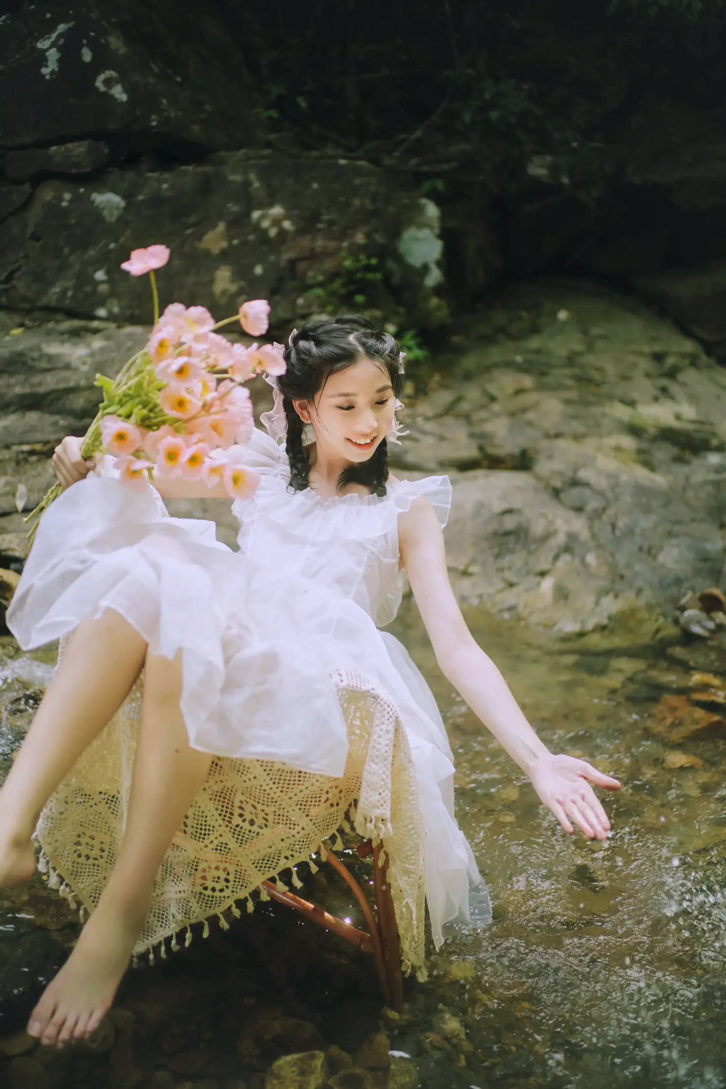 [艺图语] 2022.09.15 Vol.1959 – 溪流少女 小怡#[36P]-1