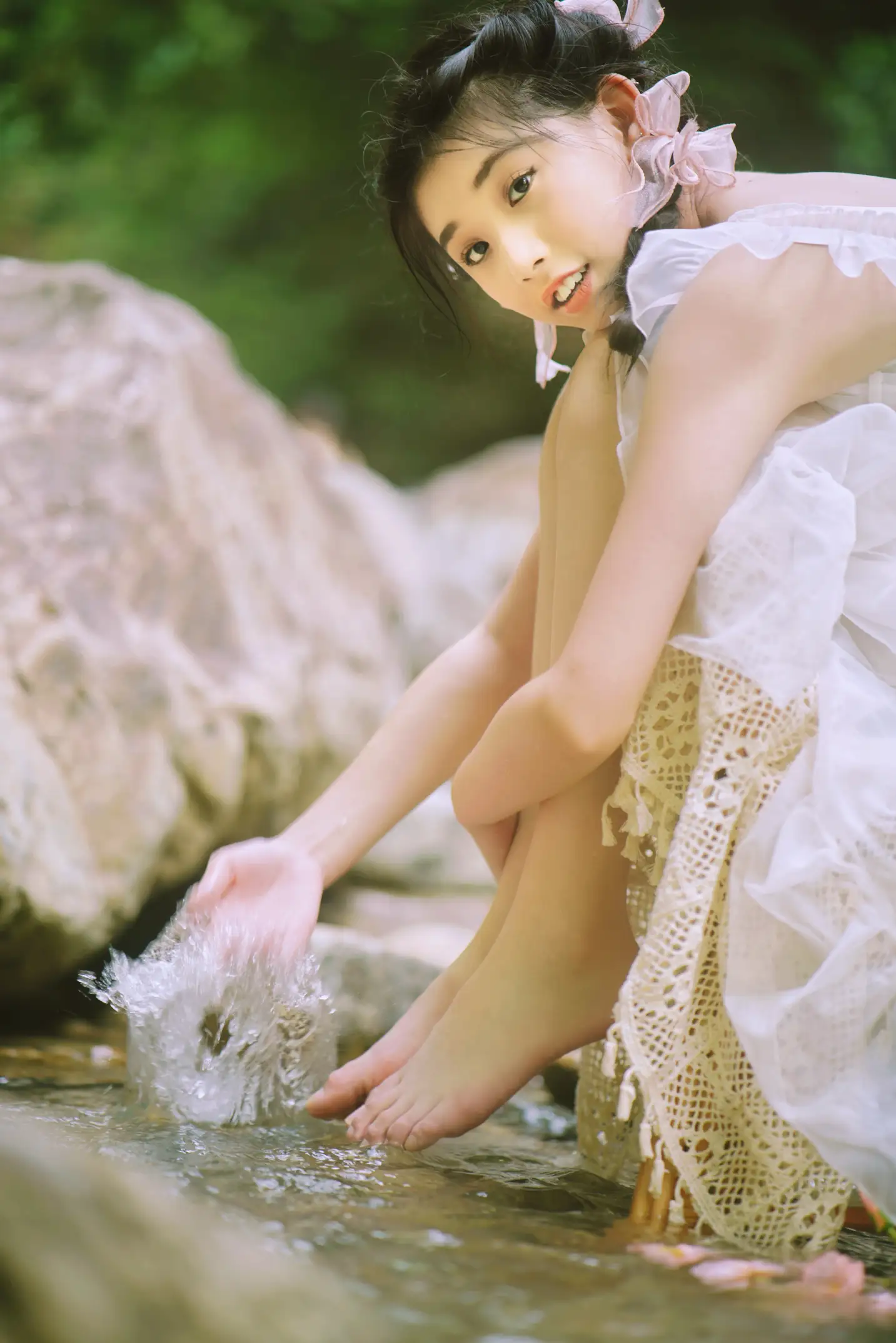 [艺图语] 2022.09.15 Vol.1959 – 溪流少女 小怡#[36P]-1