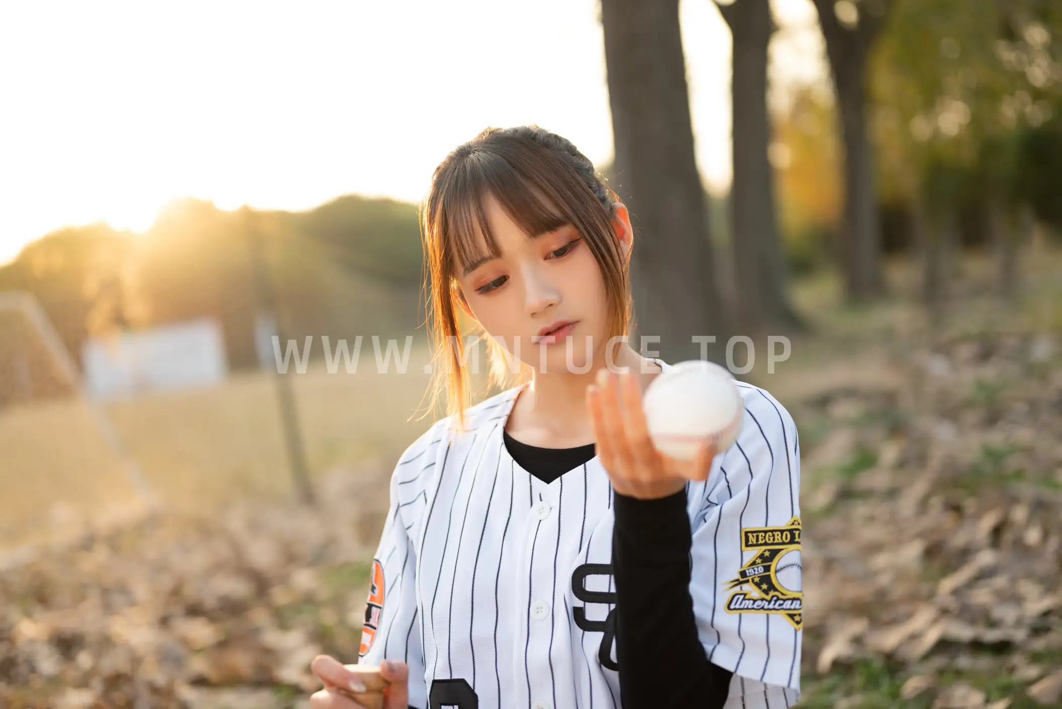 [艺图语] 2022.07.07 Vol.1401 – 棒球少女 兔子Zzz不吃胡萝卜#[37P]-19