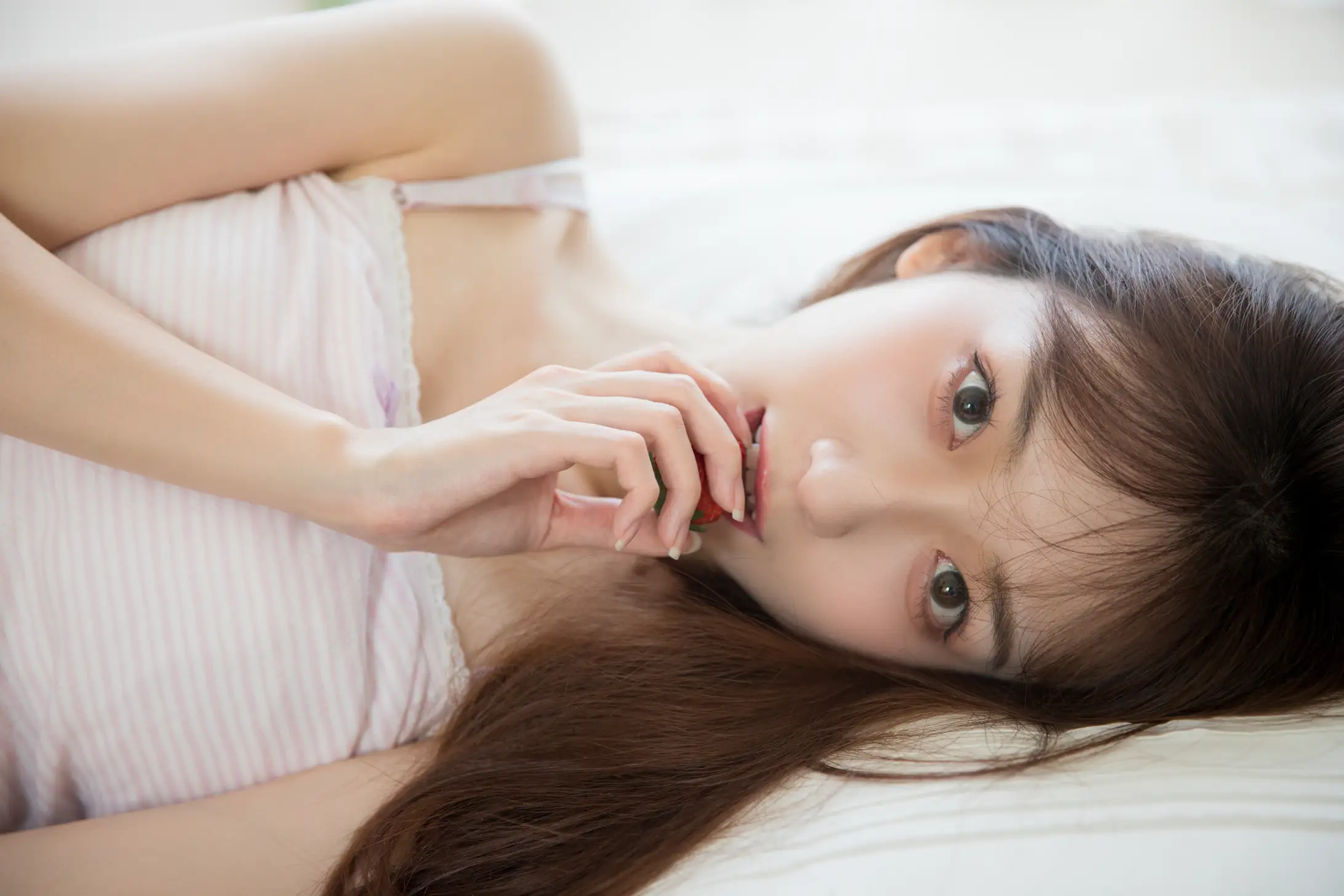 [艺图语] 2021.11.13 Vol.444 – 草莓的味道 KK#[23P]-17