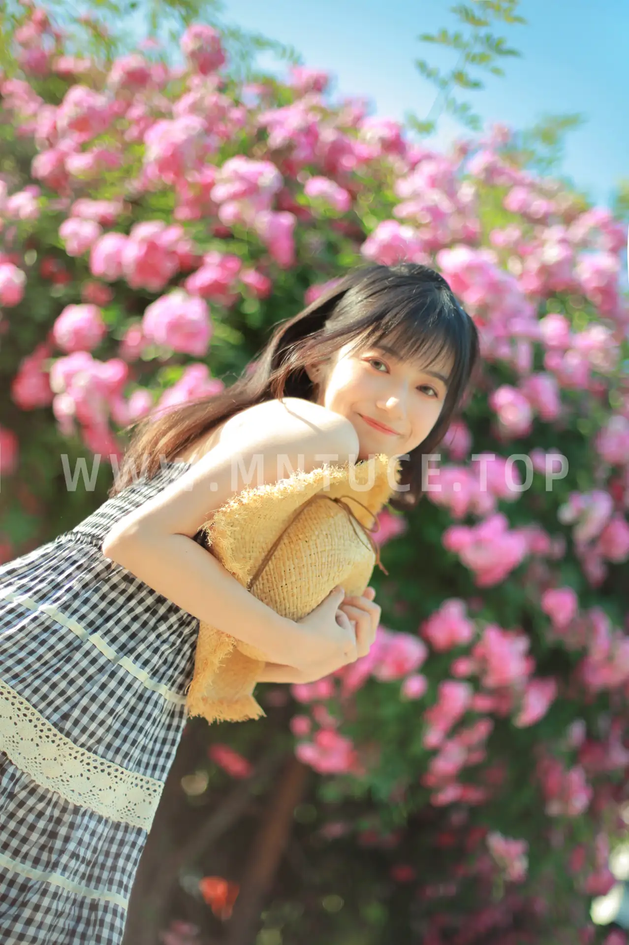 [艺图语] 2022.05.18 Vol.0917 – 蔷薇迟开 月半了吧#[28P]-14