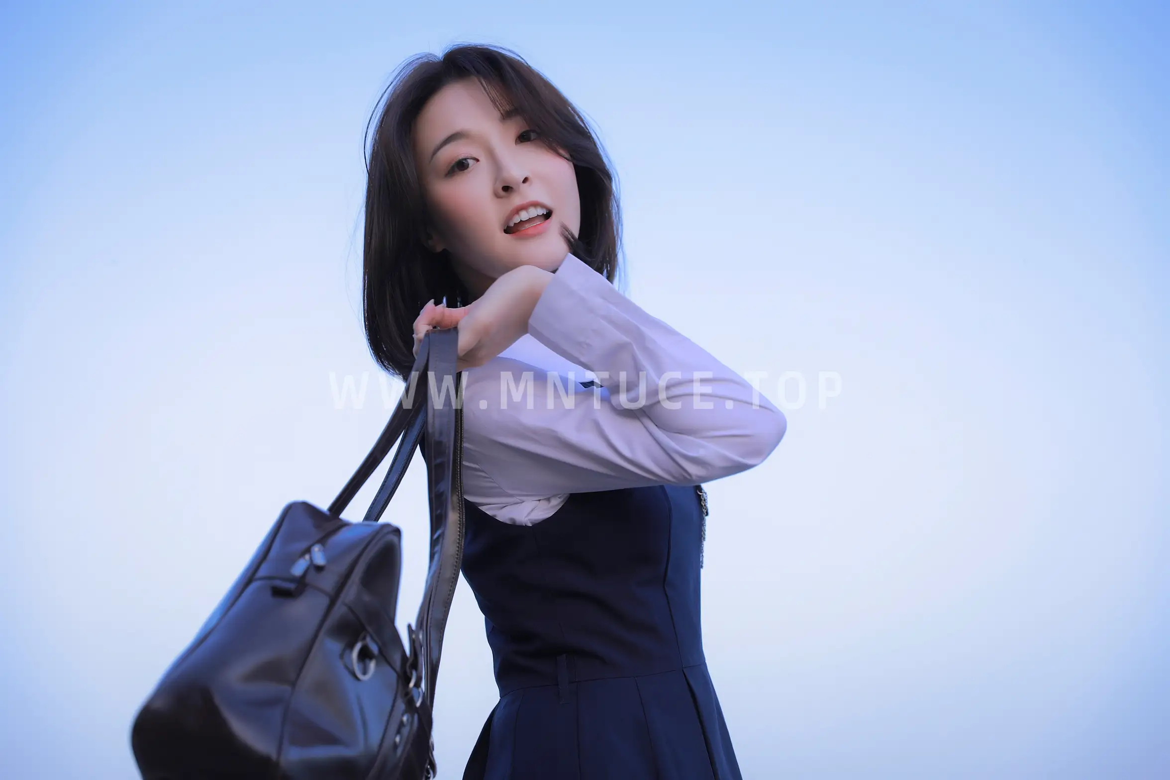 [艺图语] 2022.06.29 Vol.1321 – 海边JK 君君#[20P]-19