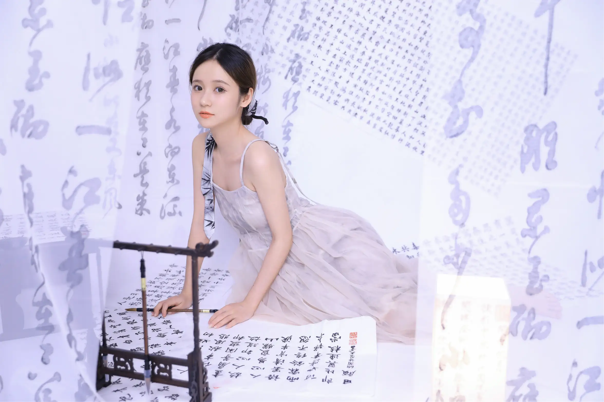[艺图语] 2022.11.12 Vol.2424 – 坐看闲庭听书语 不爱奶糖#[26P]-12