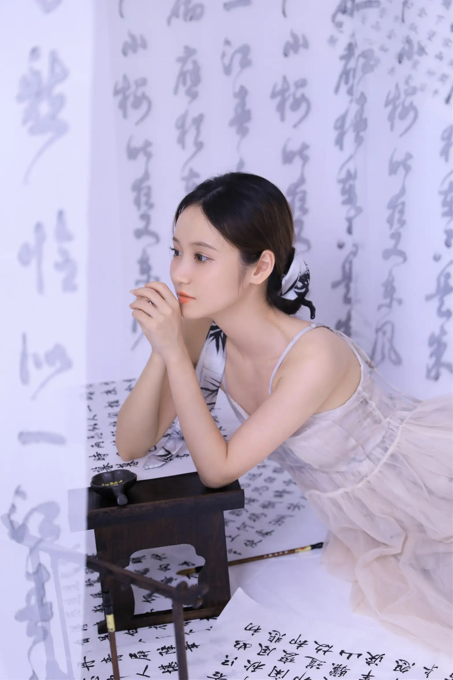 [艺图语] 2022.11.12 Vol.2424 – 坐看闲庭听书语 不爱奶糖#[26P]-13