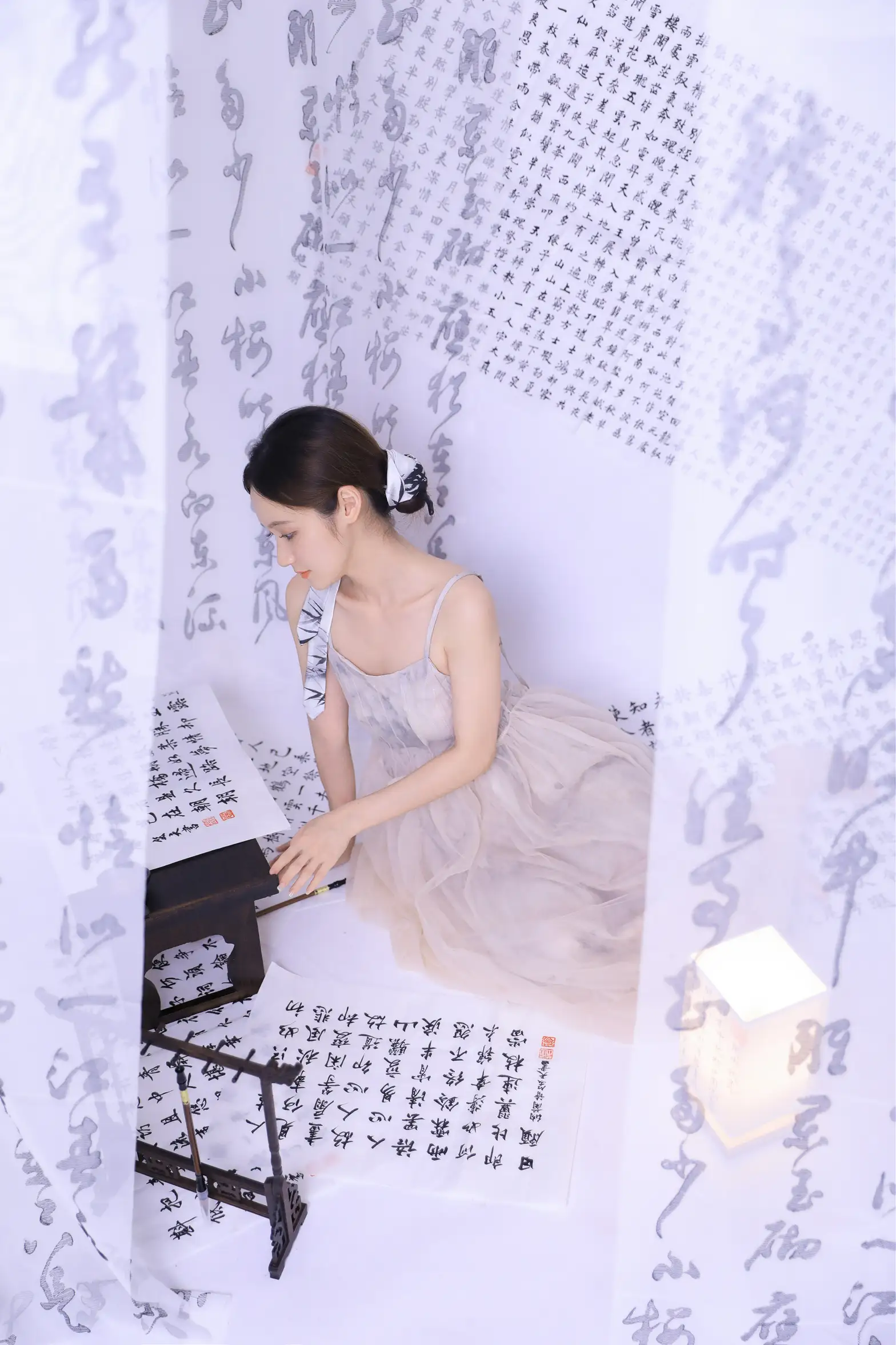 [艺图语] 2022.11.12 Vol.2424 – 坐看闲庭听书语 不爱奶糖#[26P]-26