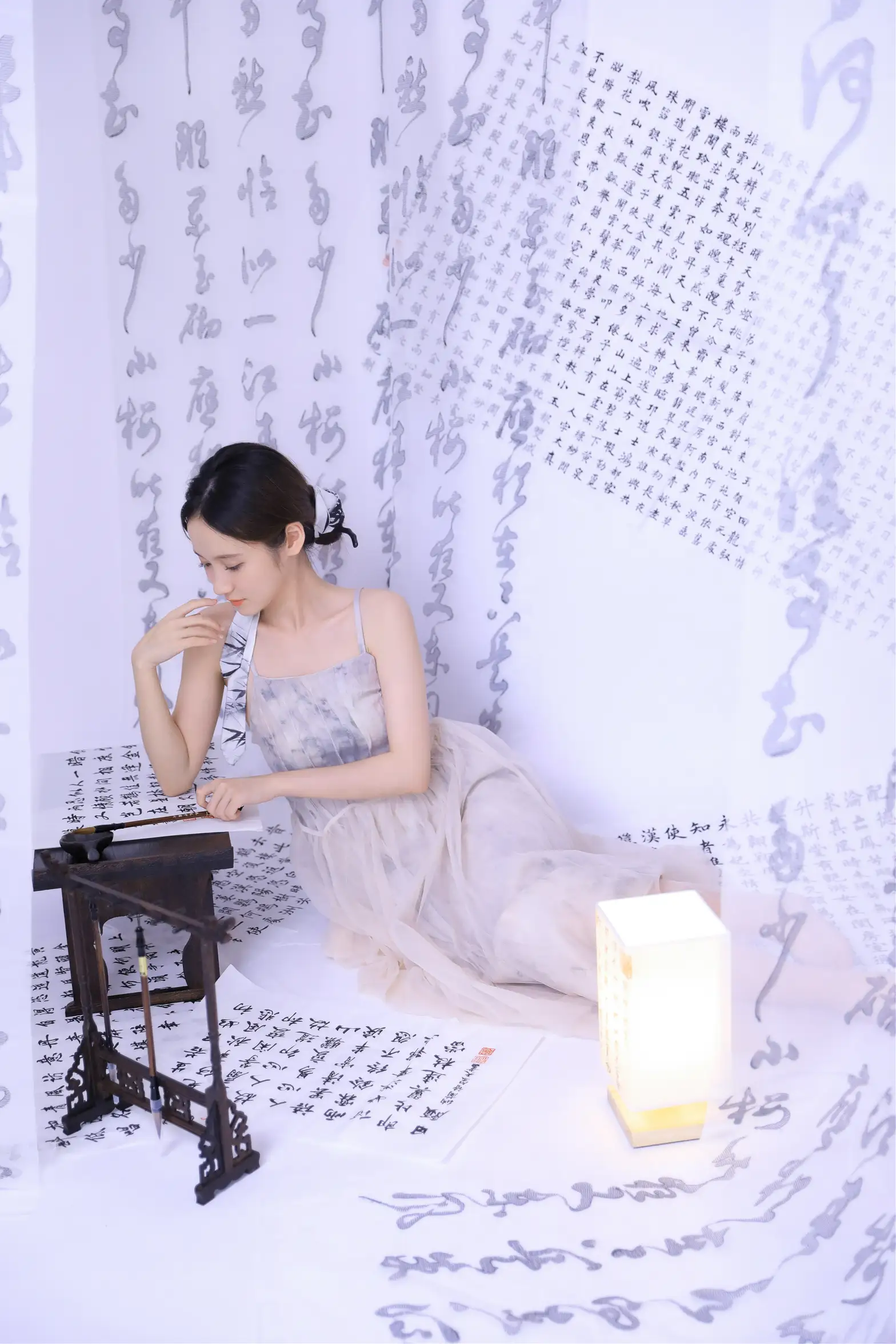 [艺图语] 2022.11.12 Vol.2424 – 坐看闲庭听书语 不爱奶糖#[26P]-9